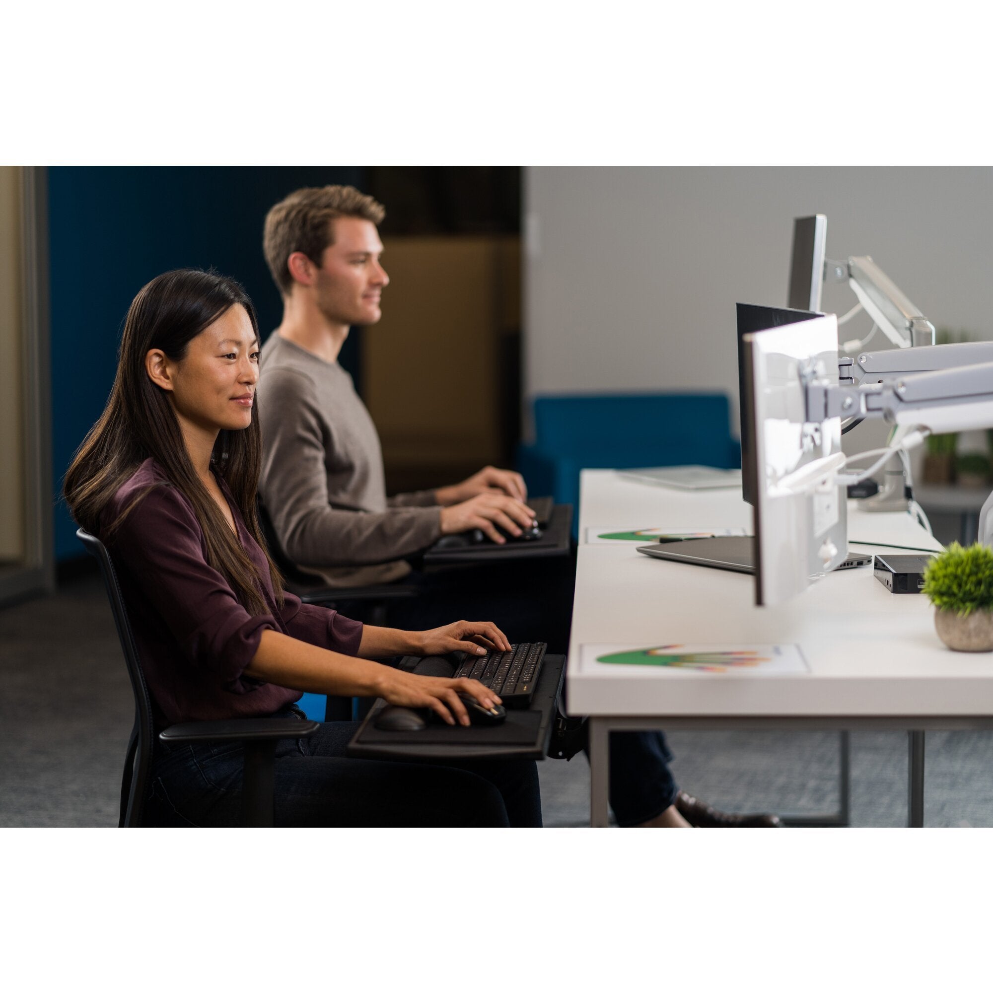 EAN 5028252597135 - Kensington K55471EU soporte para monitor 81,3 cm (32") Escritorio Gris imagen 15