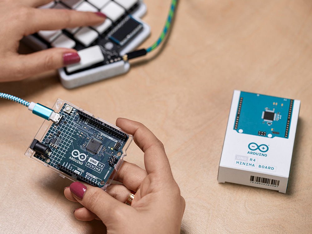 EAN 7630049203907 - Arduino UNO R4 Minima placa de desarrollo 48 MHz imagen 6
