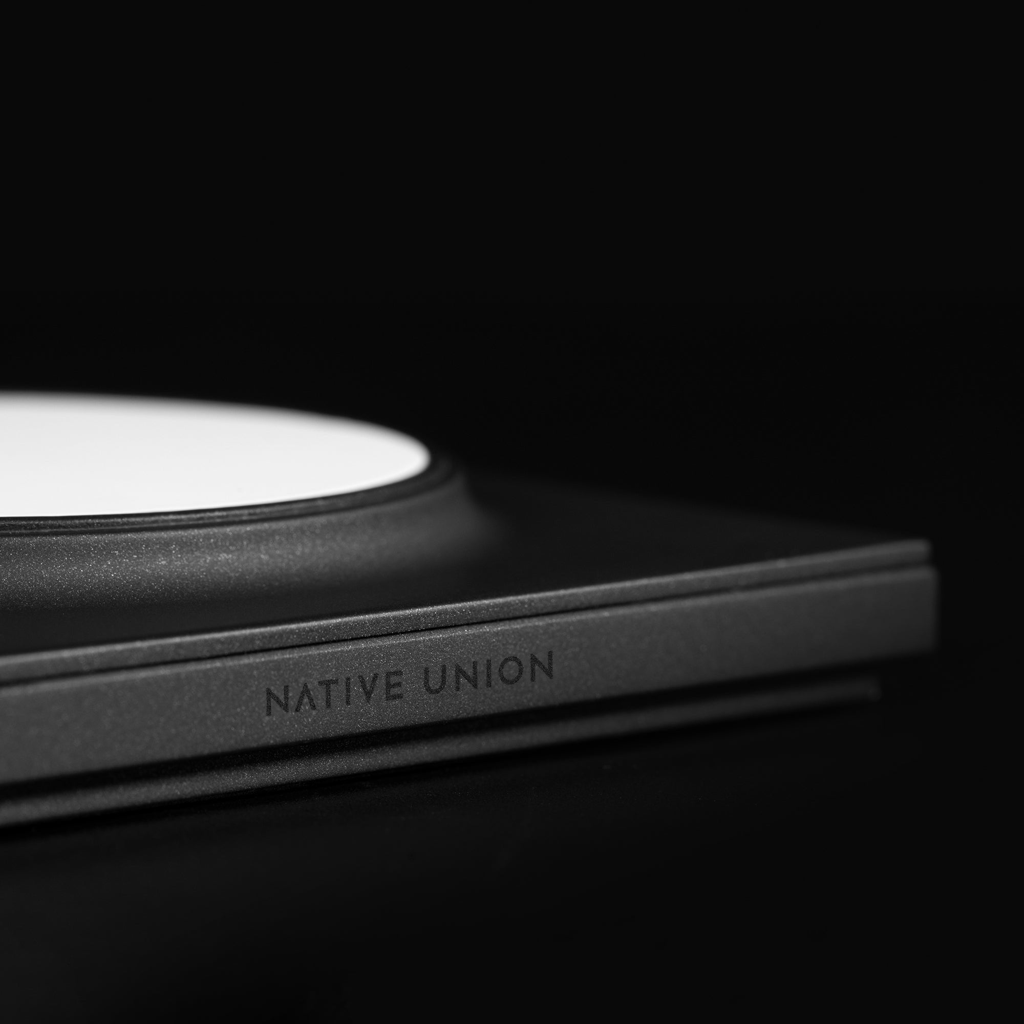 Native Union Drop Magnetic Wireless Charger Black