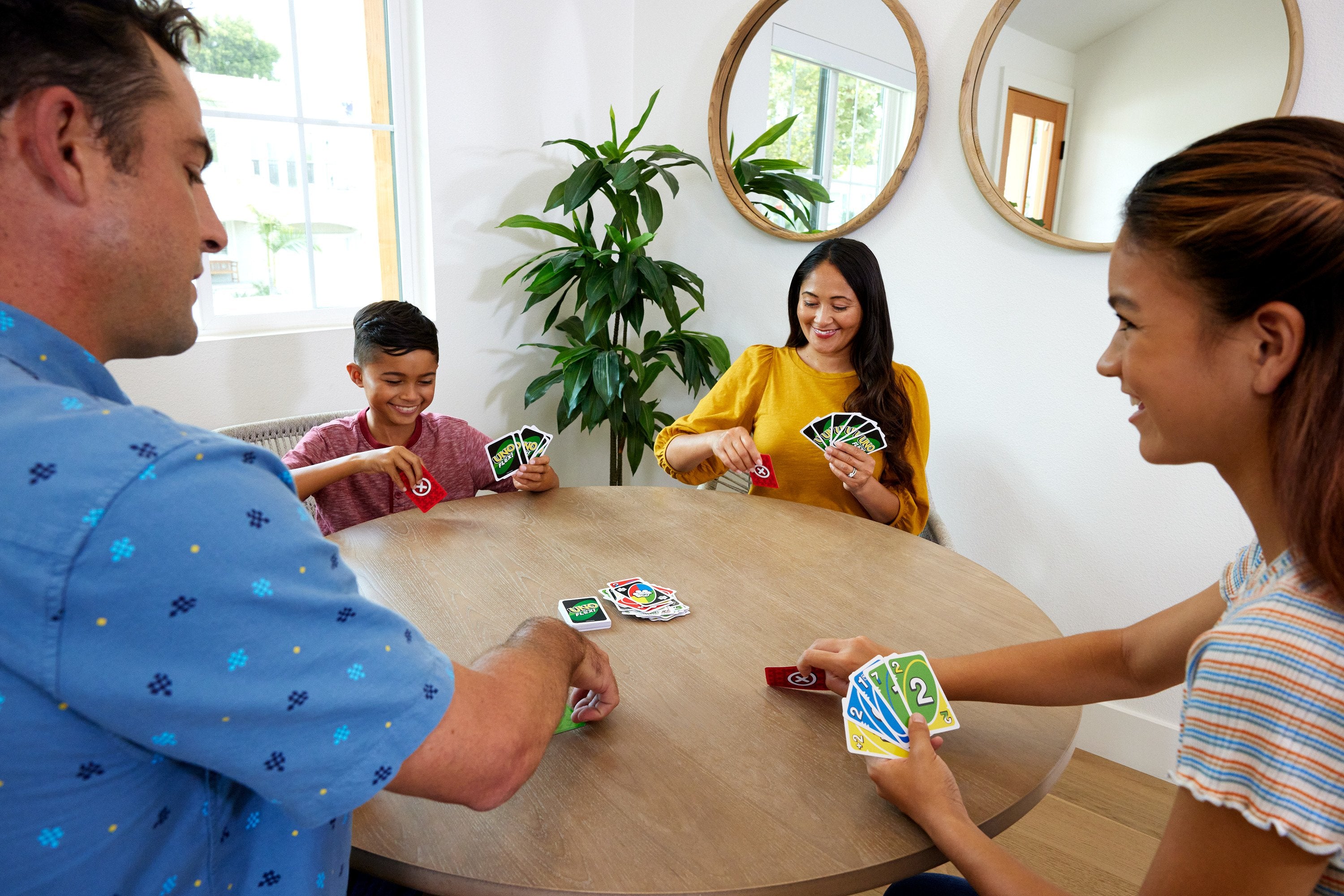 EAN 0194735135967 - Mattel Games HMY99 juego de tablero UNO Flex Perder las cartas imagen 3