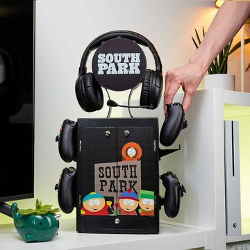 Soporte Para Accesorios De Taquilla Para Juegos Numskull - Logotipo De South Park