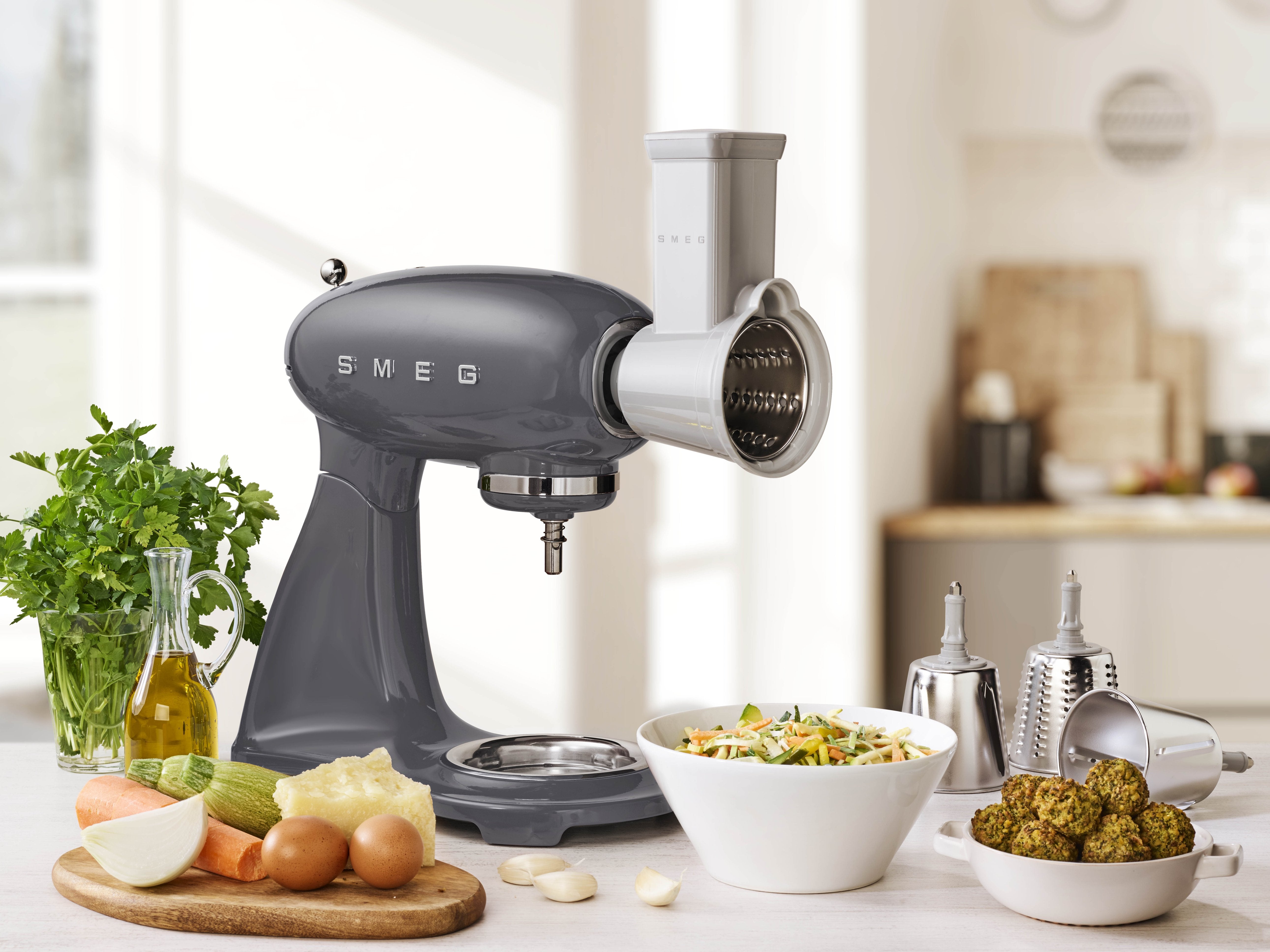 EAN 8017709294892 - Smeg SMF03GREU batidora Batidora de varillas 800 W Gris imagen 14