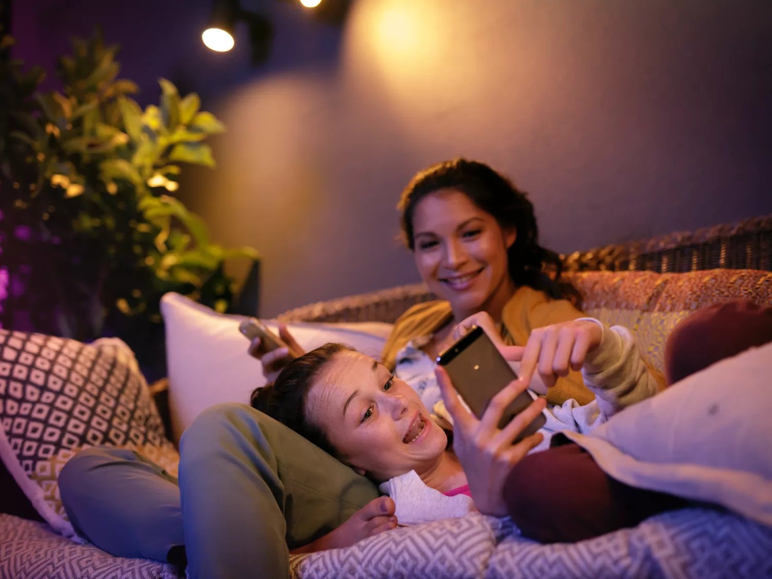 Foco - Philips Hue Lily, 3 Focos, Inteligentes, Exterior, Led, Luz Blanca Y Color, Domótica