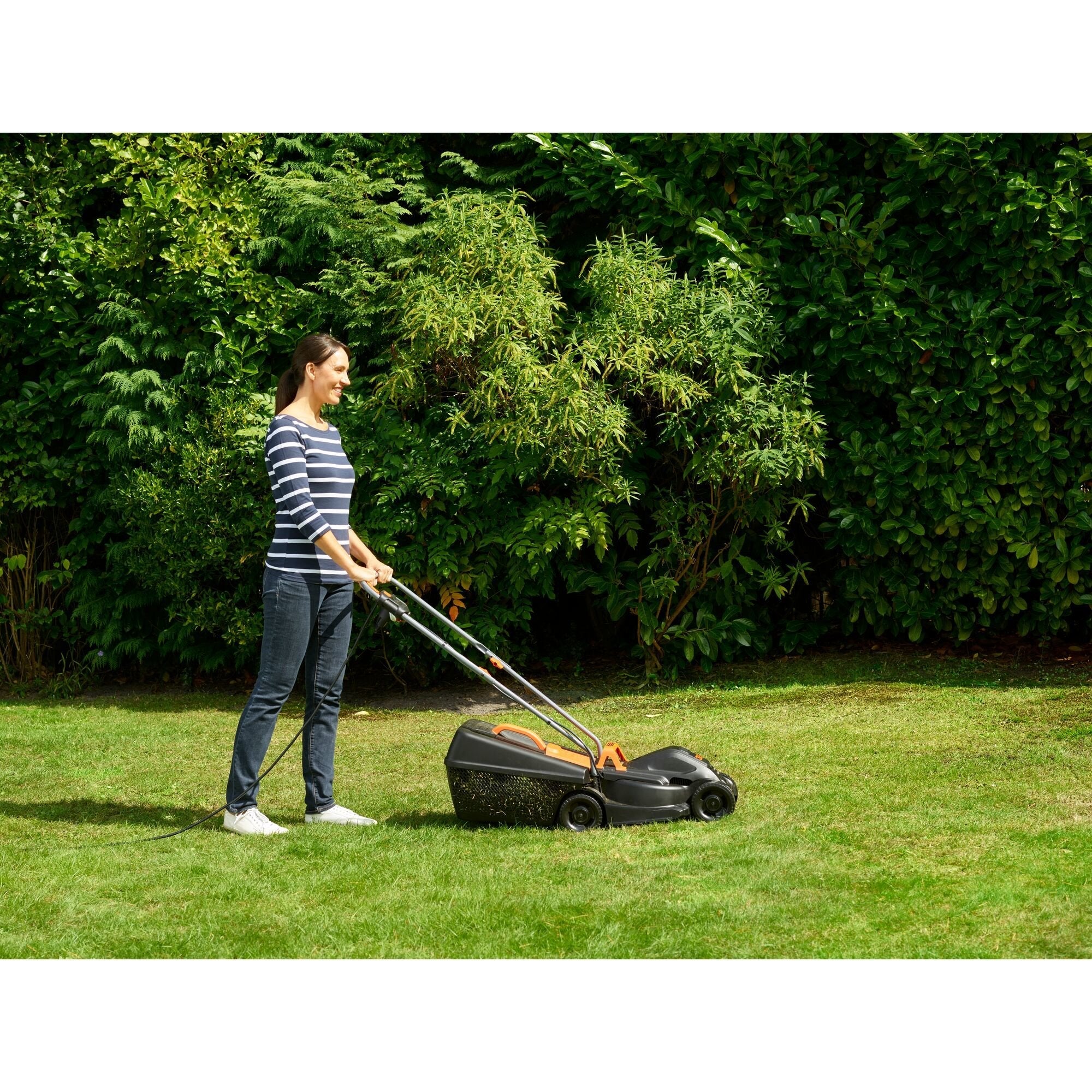 Cortacésped Eléctrico Rotativo Black Decker Bemw351-Qs, 32 Cm, 1000 W, Color Naranja Y Negro.