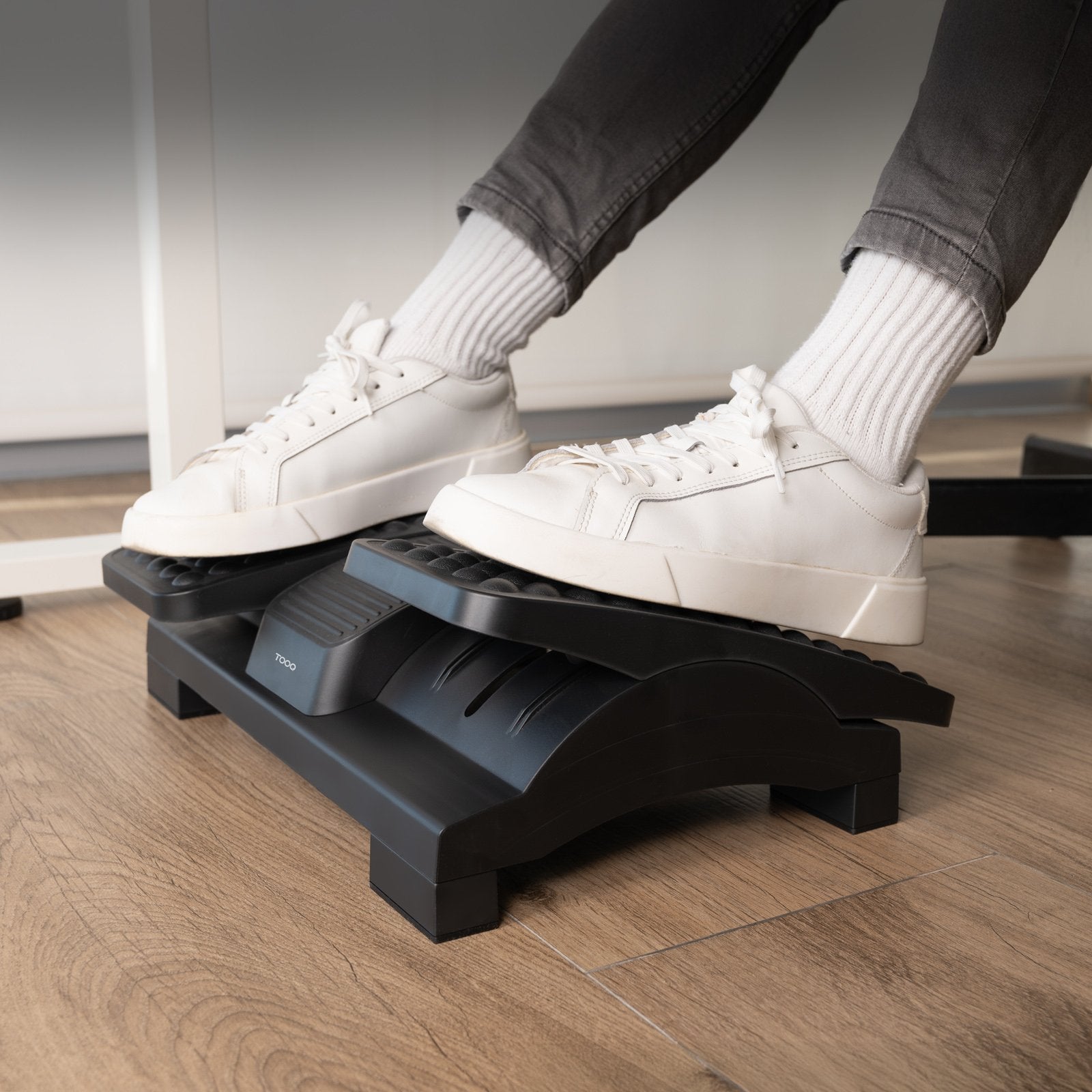 EAN 8433281016934 - TooQ TQFR0605-B soporte para el apoyo de pies imagen 5