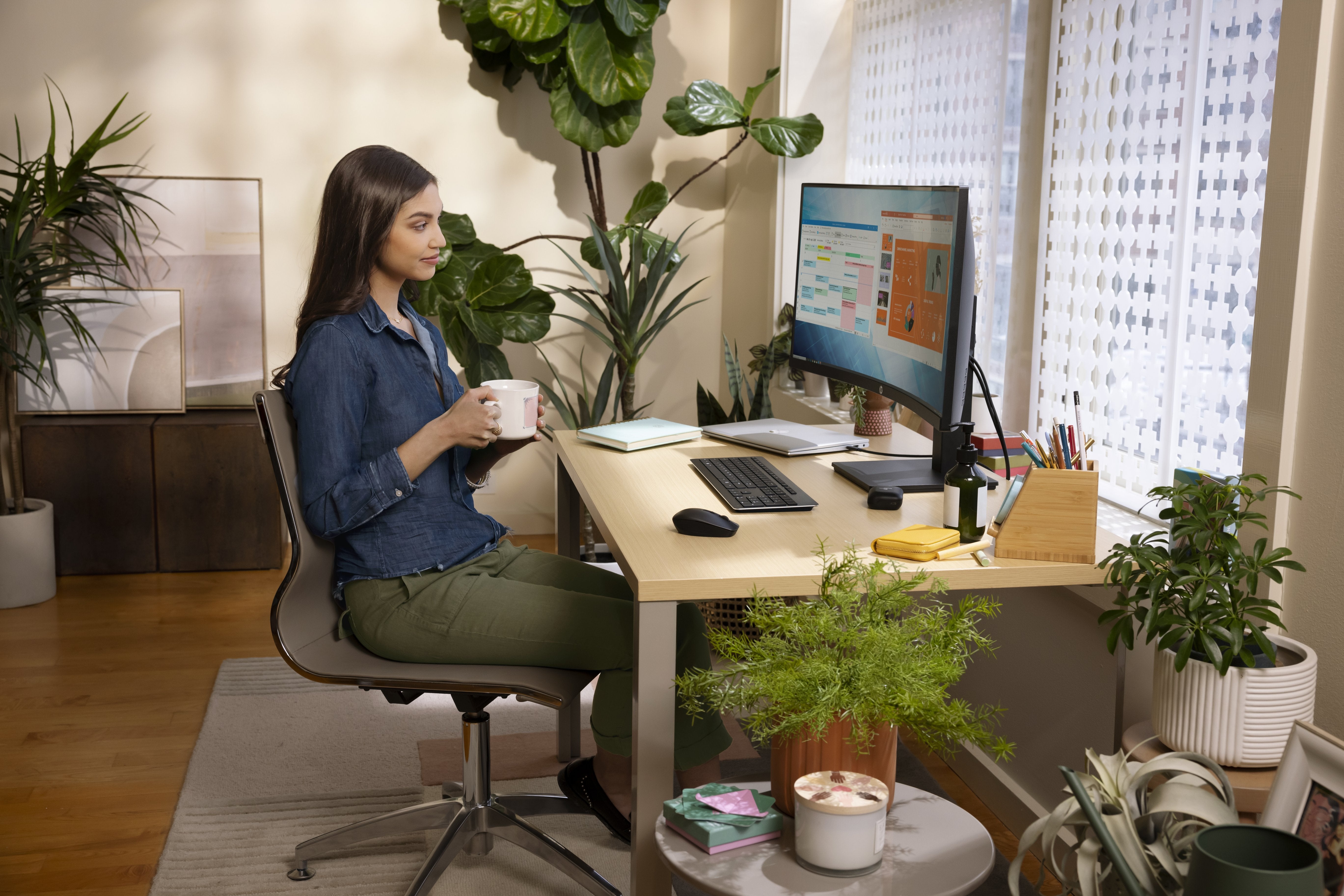 EAN 0195122737122 - HP P34hc G4 WQHD USB-C Curved Monitor - P34hc pantalla para PC 86,4 cm (34") 3440 x 1440 Pixeles Wide Qua imagen 3