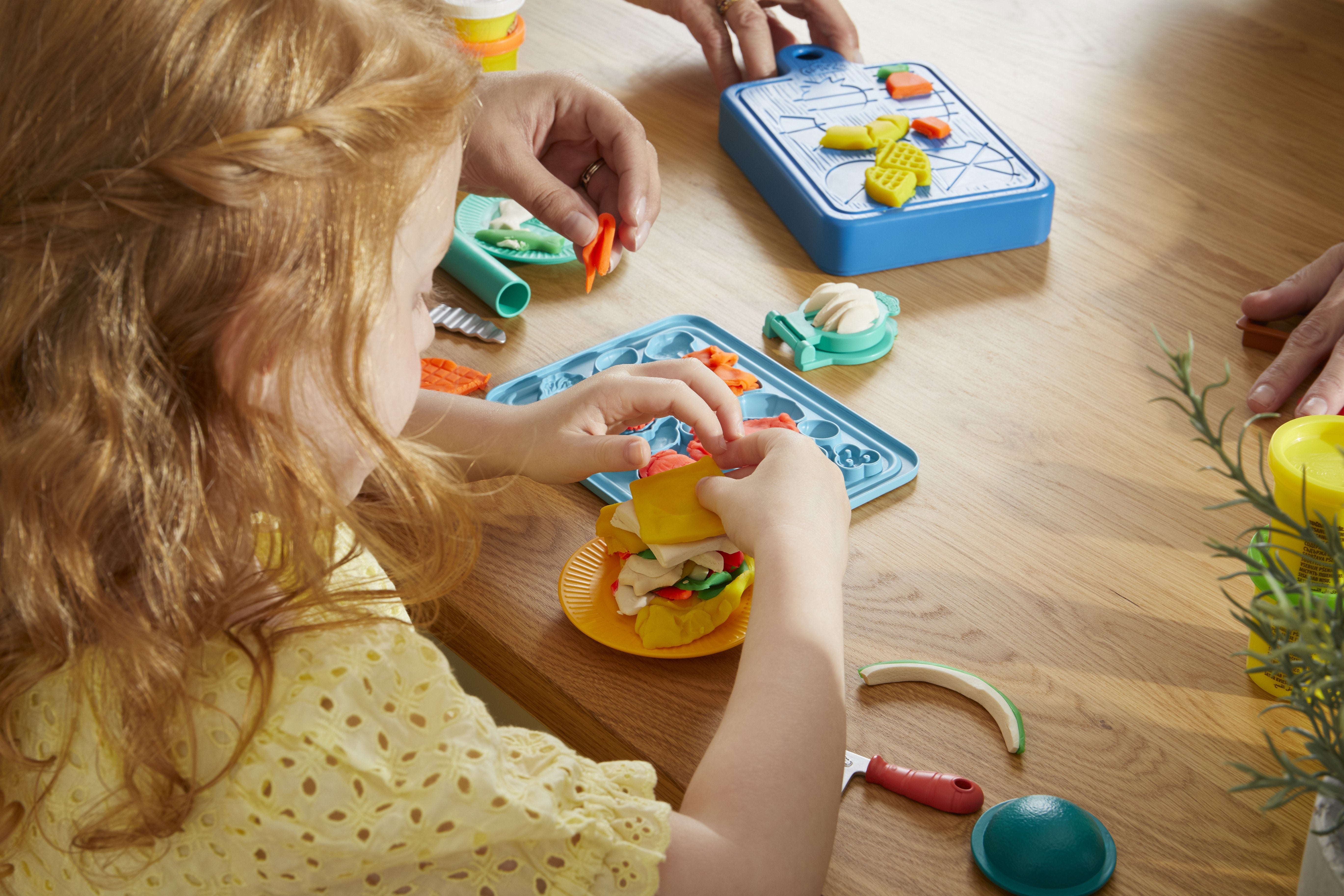 Hasbro Play-Doh Little Chef Starter Kit, Amasar F69045l0