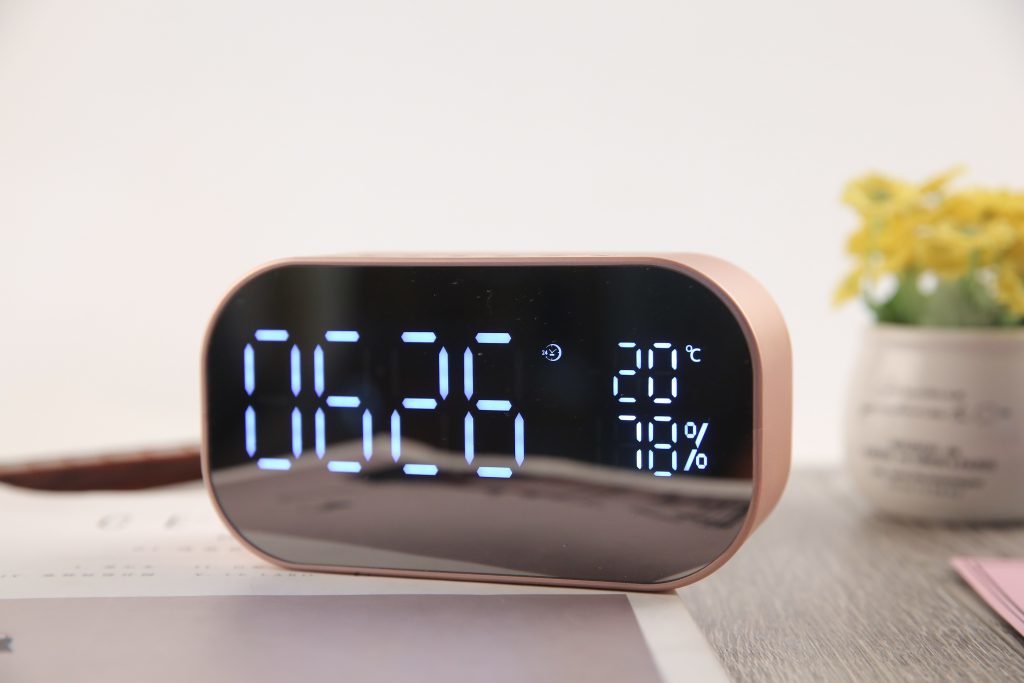 EAN 4905192532536 - Akai ABTS-S2GD radio Reloj Digital Rosa imagen 4