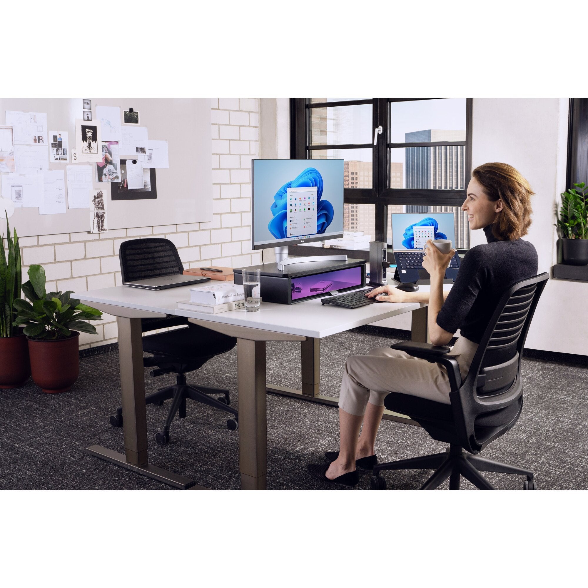 EAN 0085896752981 - Kensington SureTrack ratón Viajes Ambidextro RF Wireless + Bluetooth 2400 DPI imagen 13