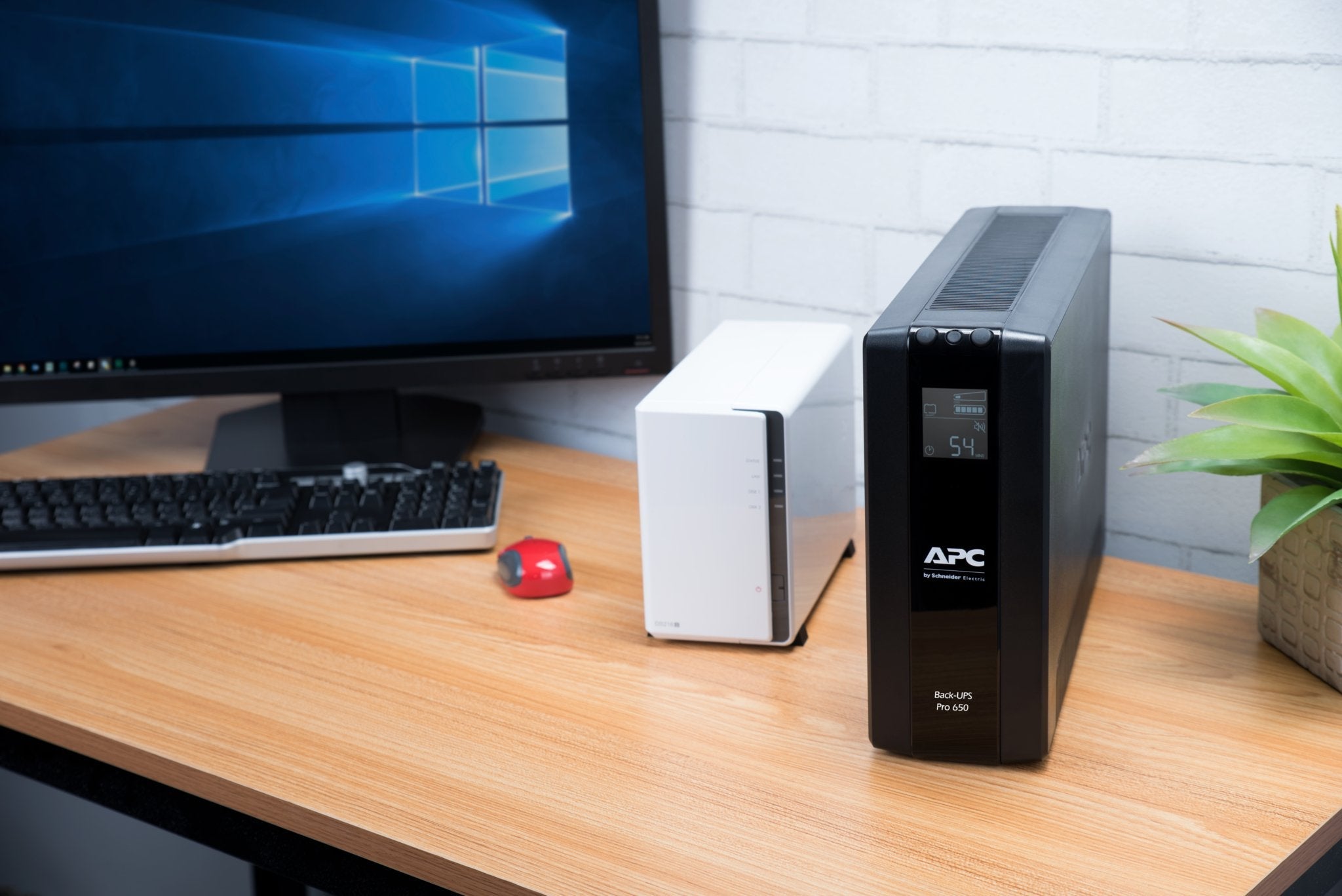 Apc Back Ups Pro Br 650va, 6 Outlets, Avr, Lcd Interface