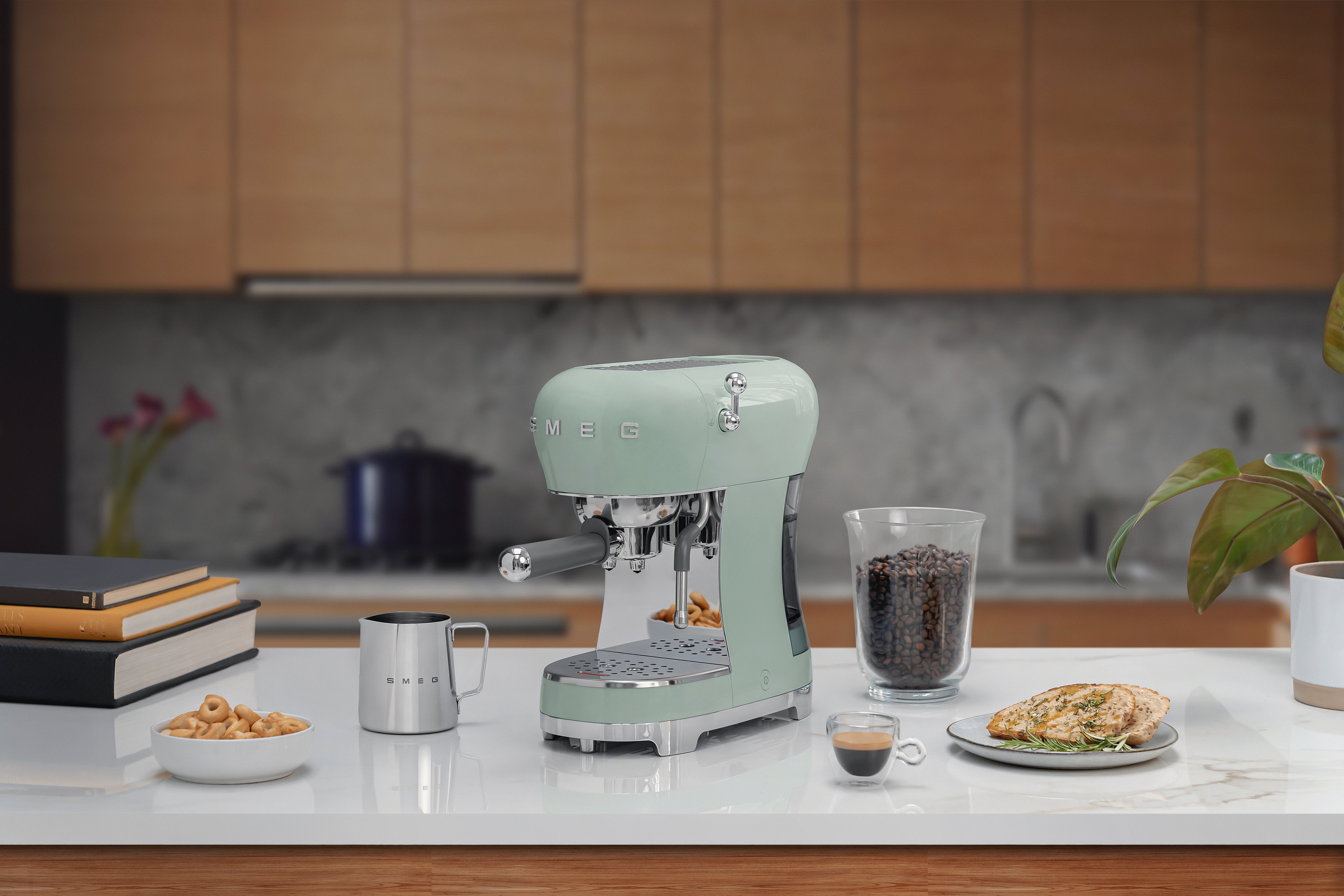 EAN 8017709324780 - Smeg ECF02PGEU cafetera eléctrica Manual Máquina espresso 1,1 L imagen 8