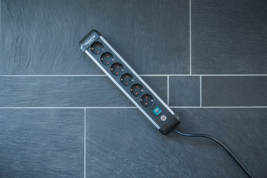 Regleta Brennenstuhl Premium-Alu-Line De 6 Contactos (Negro/Plata, 3 Metros, Con Interruptor De Seguridad)