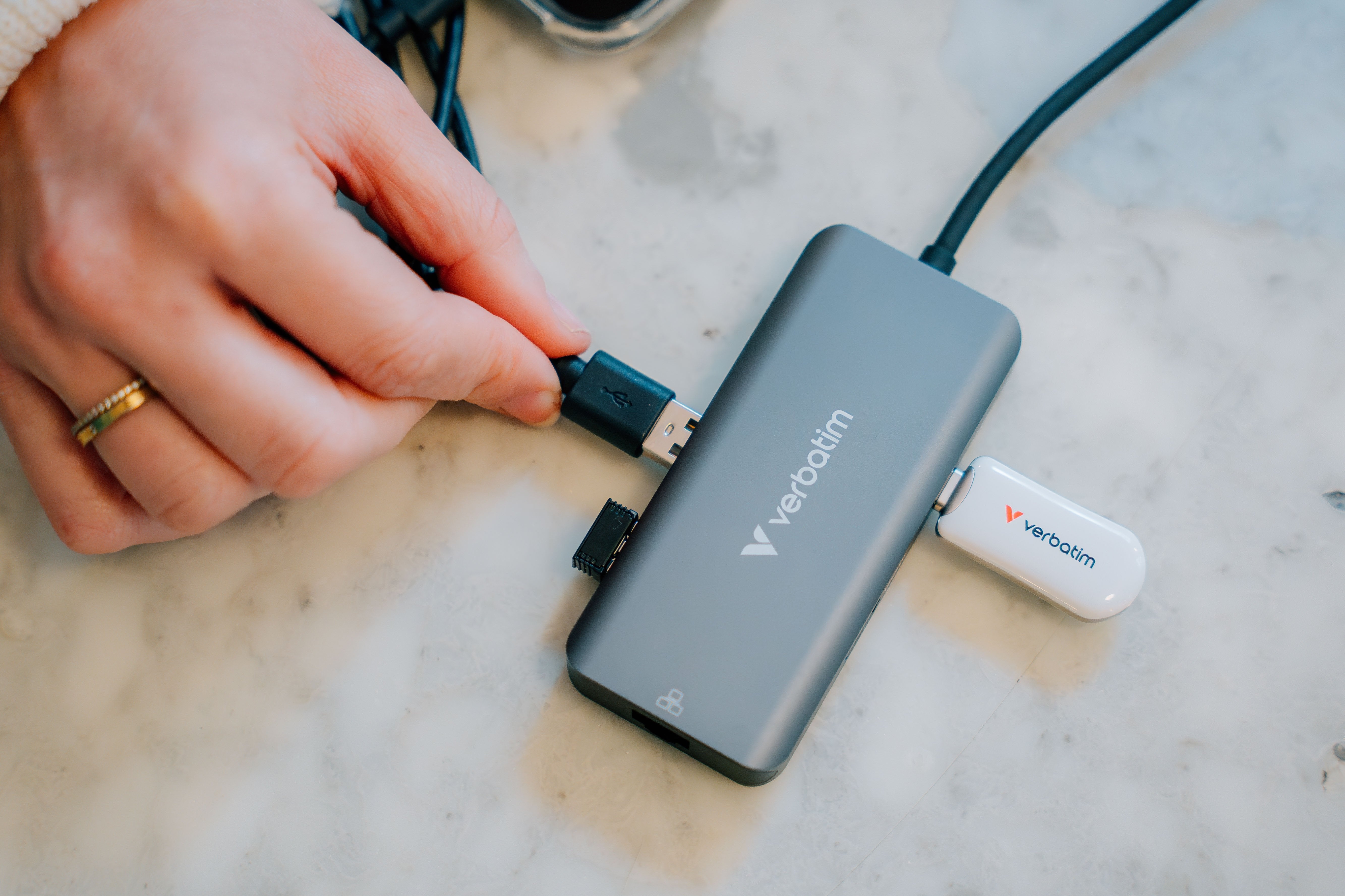Verbatim Usb-C Essentials Multi- Port Hub 6 Port With Rj45  32157