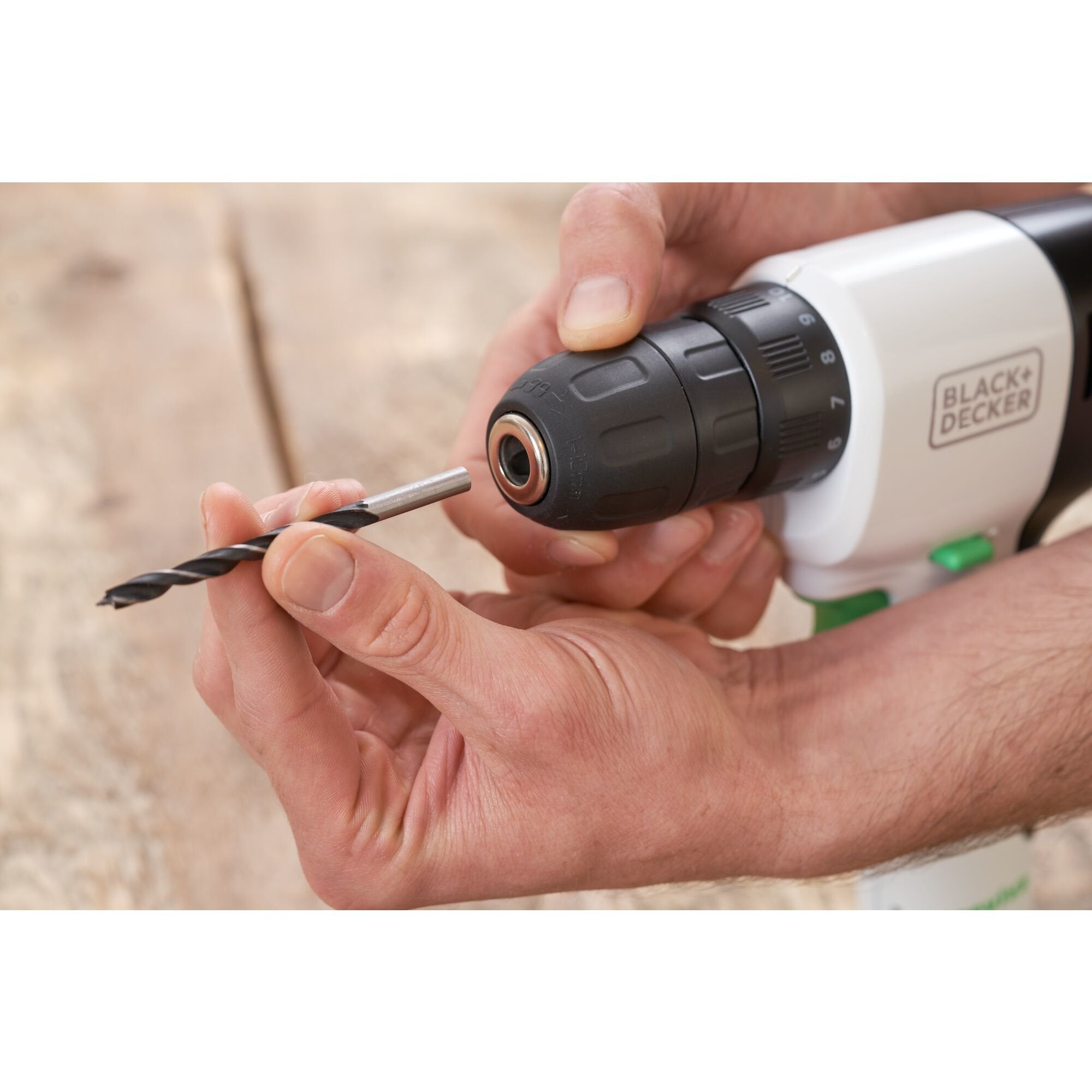 Taladro Atornillador A Batería Black+Decker Reviva, 12 Voltios Blanco/Negro, Batería De Ion De Litio Integrada 1,5 Ah Revdd12c-Qw