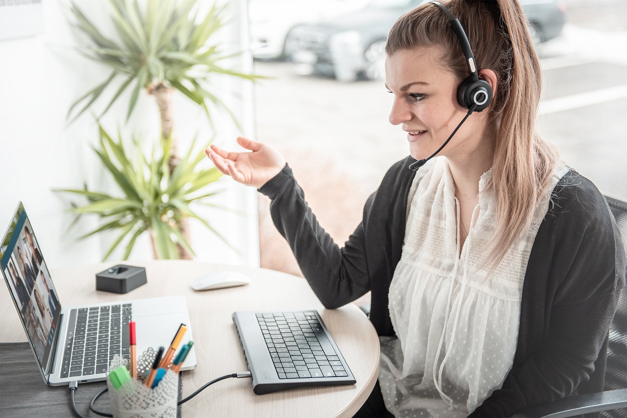 Digitus On Ear Bluetooth Headset Inkl. Dockingstation