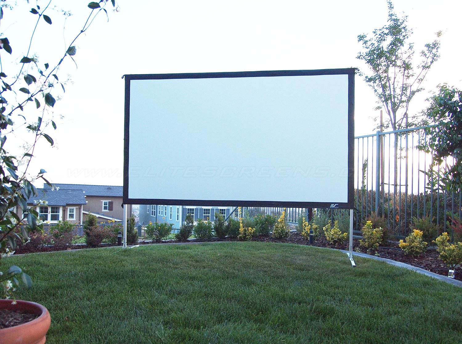 EAN 6944904419640 - Elite Screens Yard Master 2 pantalla de proyección 4,57 m (180") 16:9 imagen 3