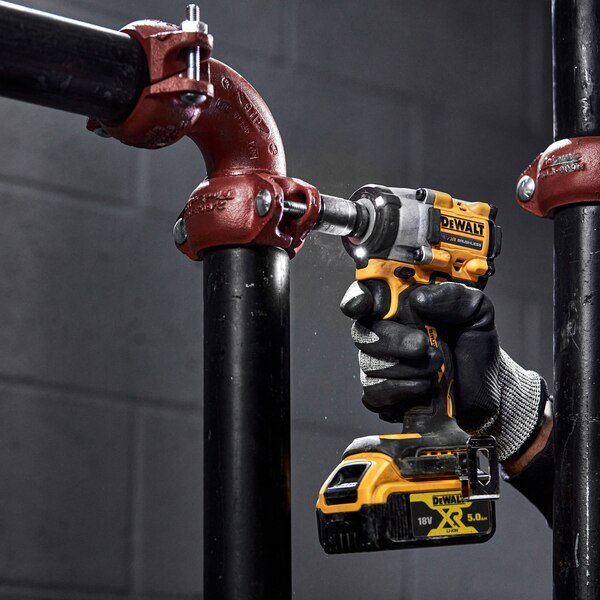Llave De Impacto Inalámbrica Dewalt Dcf922nt, 18 Voltios, 1/2" Amarillo/Negro, Sin Batería Ni Cargador, En Caja Tstak Dcf922nt-Xj
