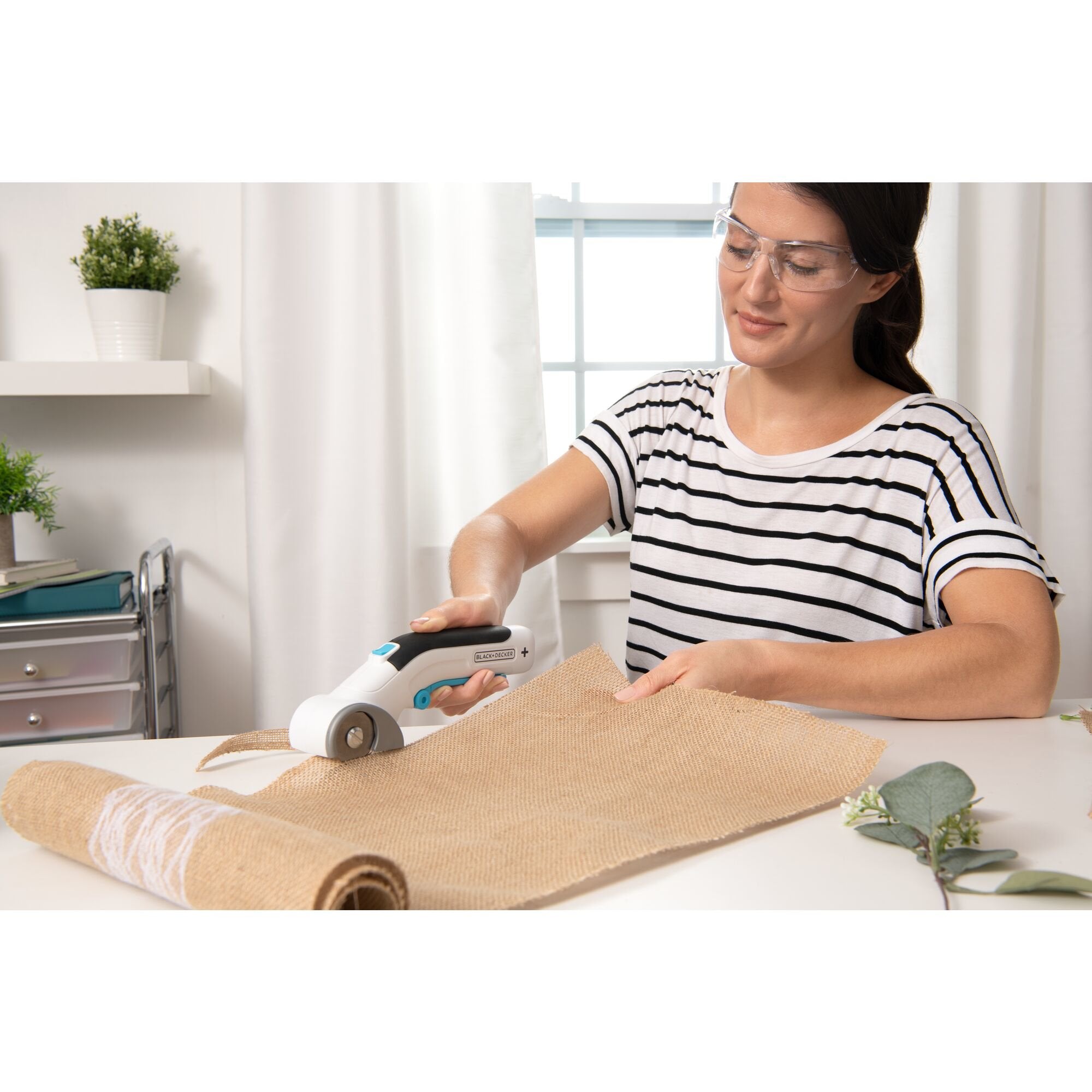 Cúter Circular 3,6v Bcrc115-Xj Black+Decker