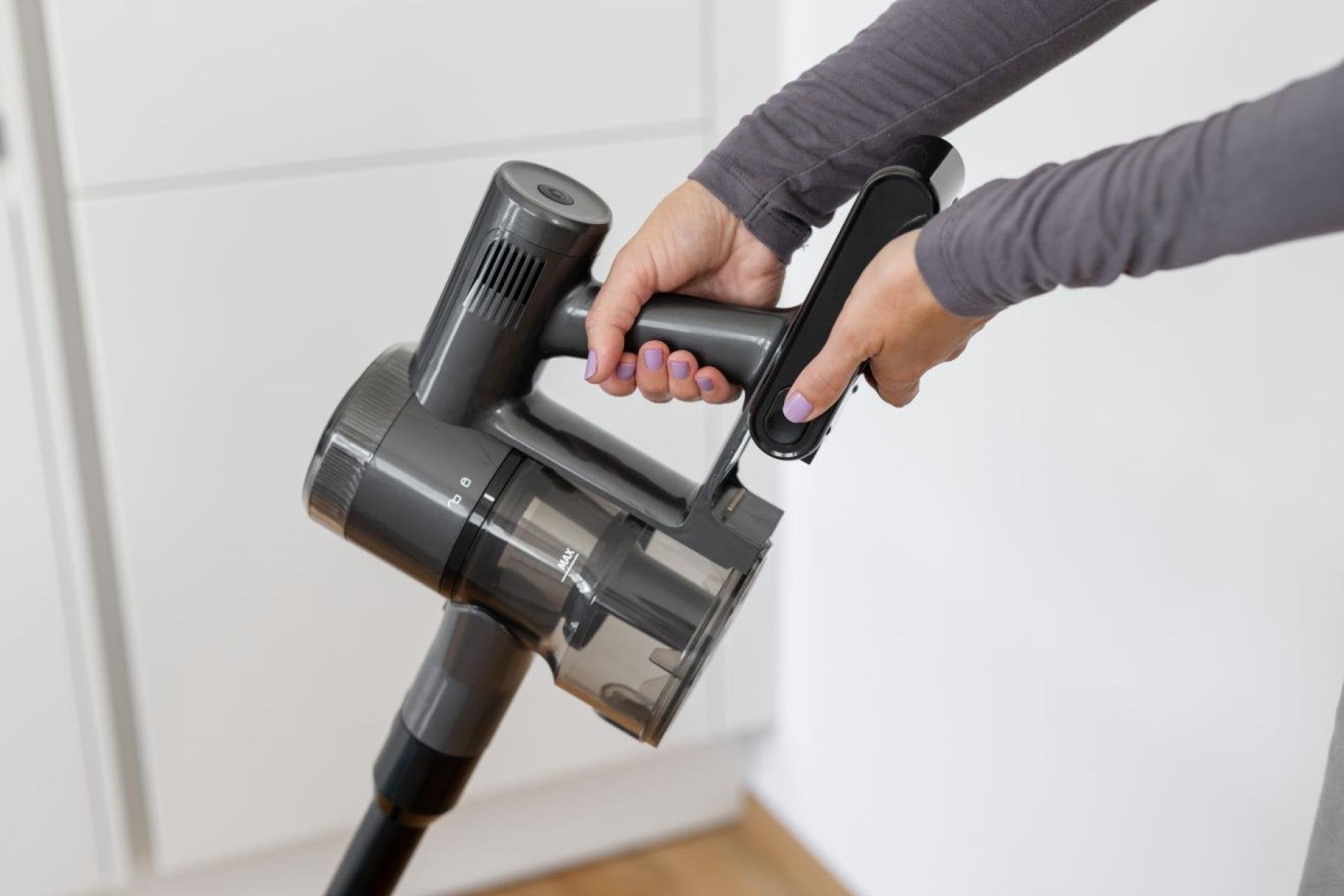 EAN 3838783048004 - Gorenje SVC222480AA Aspiradora escoba 2 en 1 Batería Secar Sin bolsa 0,701 L 250 W Carbón vegetal imagen 11