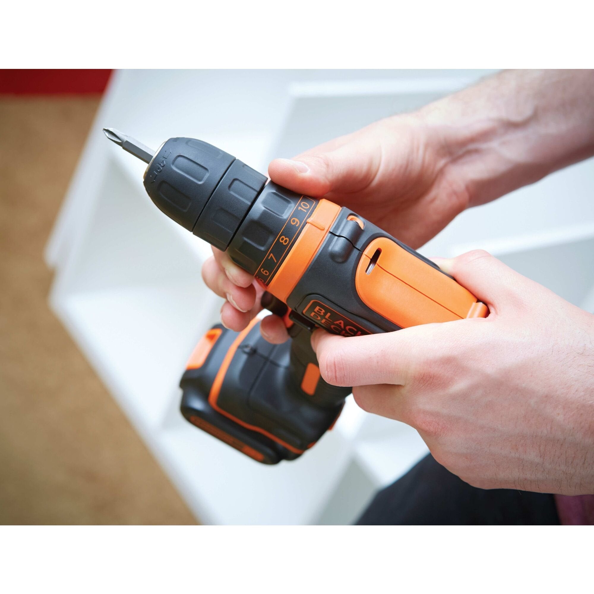 Taladro Atornillador Inalámbrico Black+Decker Bdcdd12, 10,8 Voltios (Negro/Naranja, Batería De Iones De Litio De 1,5 Ah)  Bdcdd12-Qw