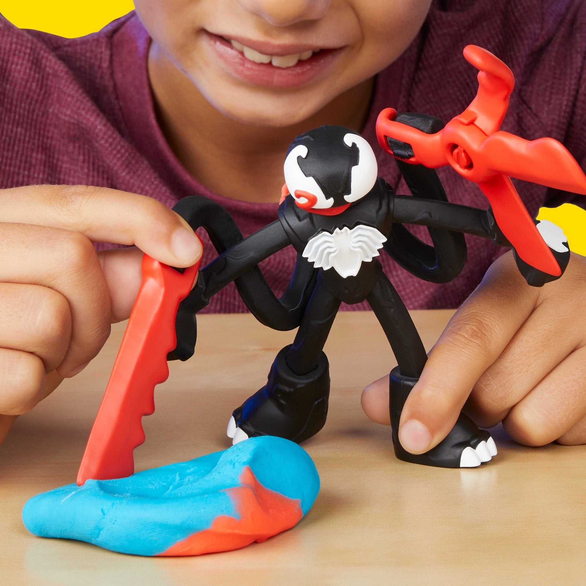 Hasbro F98275l0, Modelado