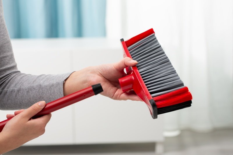 EAN 4023103173286 - Vileda 4023103173286 escoba Interior Cerda dura Gris, Rojo imagen 8