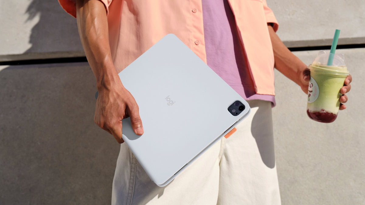 Logitech Flip Folio - Teclado Y Funda Tipo Folio - Full Size - Inalámbrico - Bluetooth 5.1 Le - Qwertz - Alemán - Pale Gris - Para Apple 13-Inch Ipad Air (M2, M3)