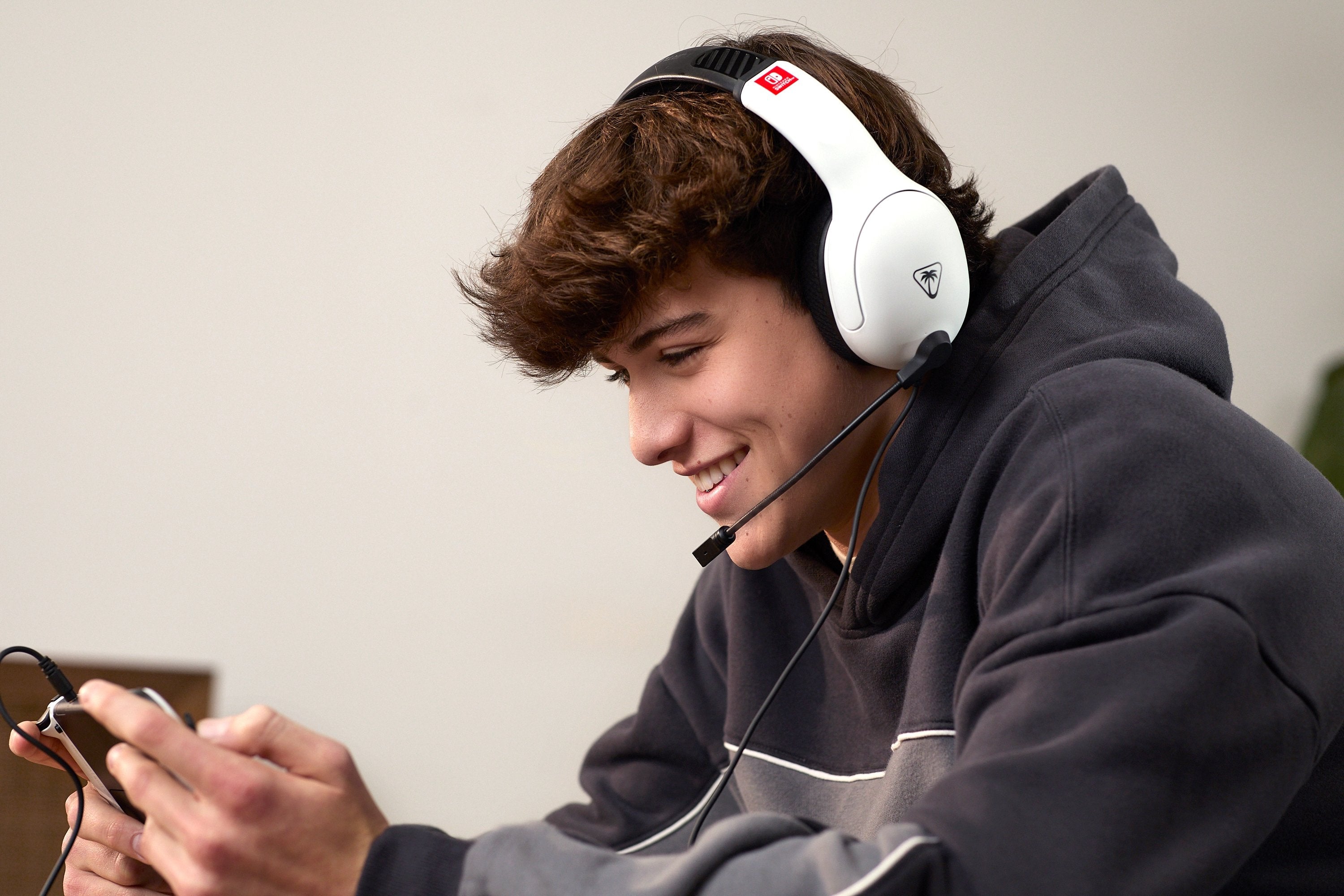 Auriculares Turtle Beach Airlite Fit   Juego Negro, Blanco