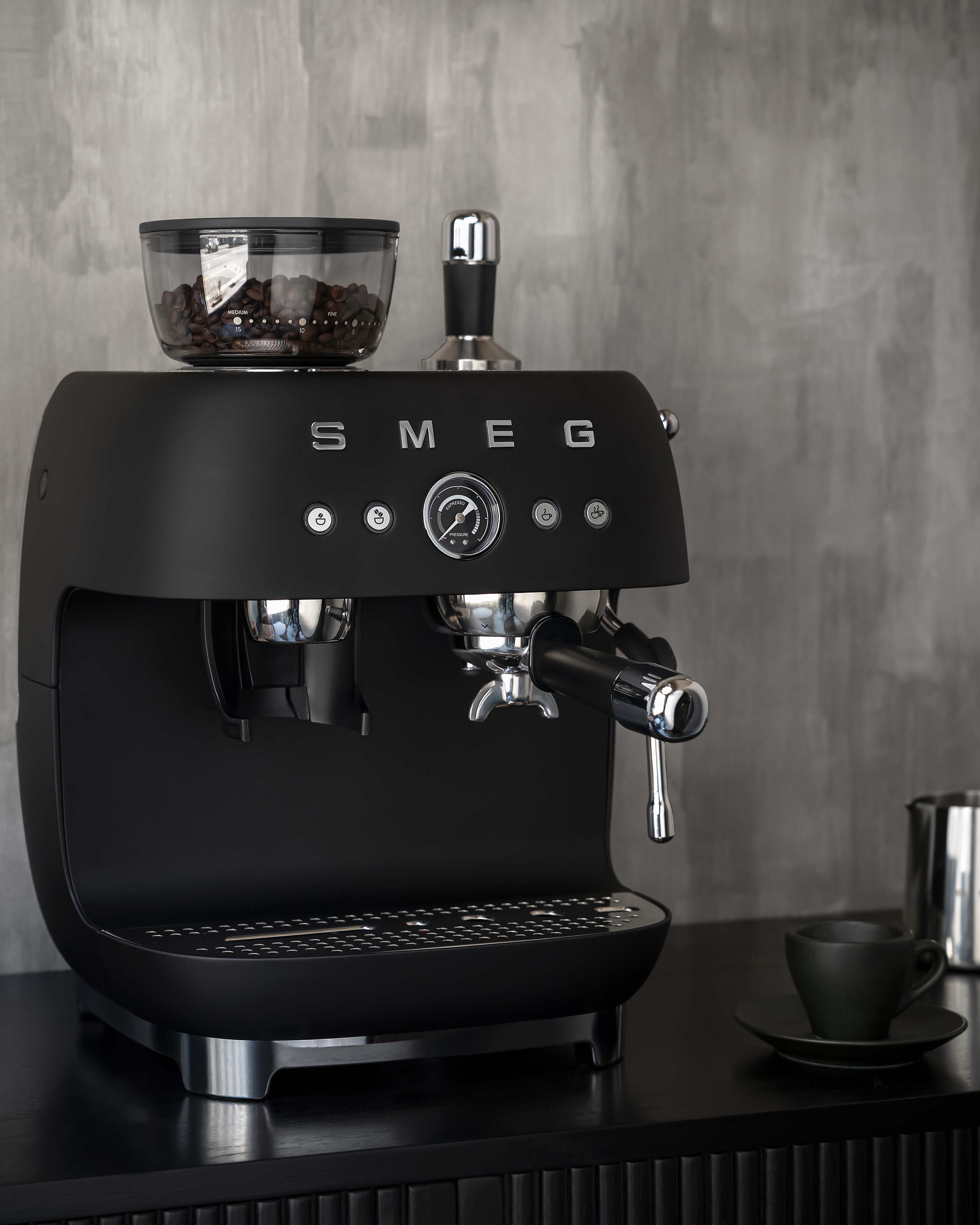 Smeg Kaffeemaschine Man. Mahlwerk Egf03blmeu, Thermoblock, Dampfdüse, 1l,...