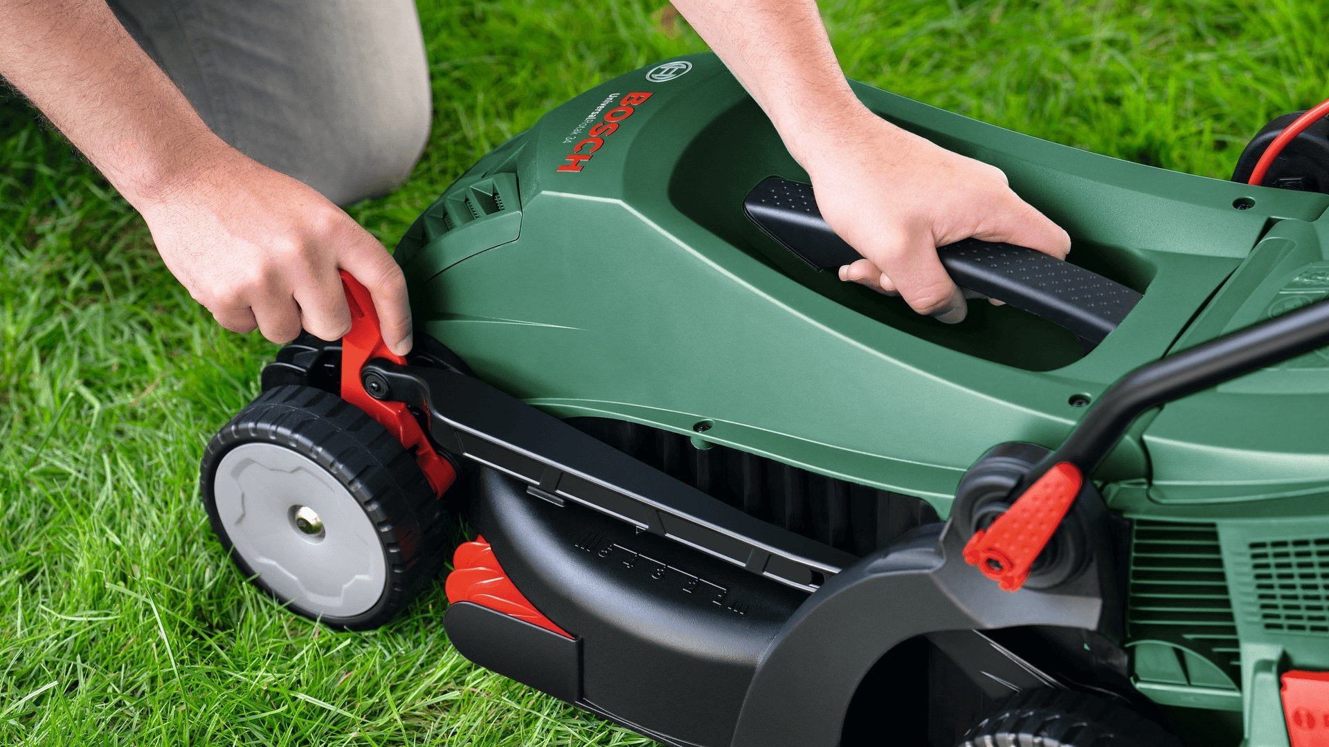 EAN 4053423321845 - Bosch UniversalRotak Cortacésped de empuje a gasolina Corriente alterna Verde imagen 2