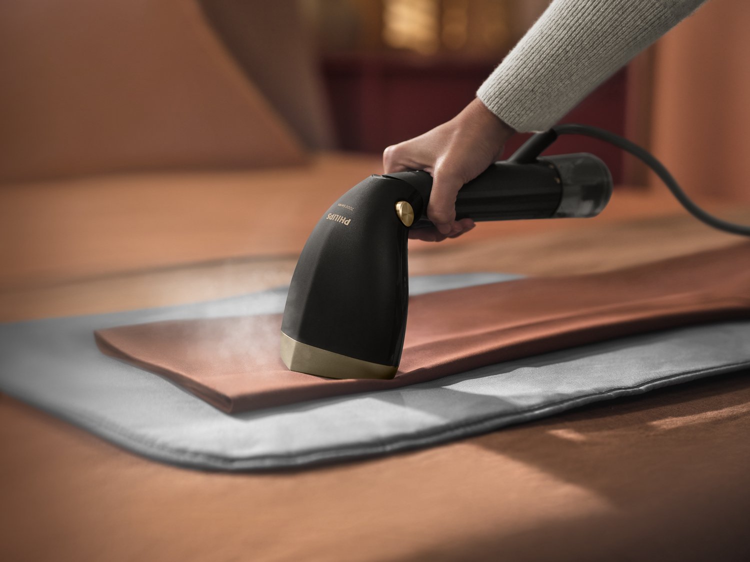 EAN 8720389007484 - Philips 7000 series STH7060/80 vaporizador para ropa Vaporizador manual de prendas 1500 W Negro imagen 8