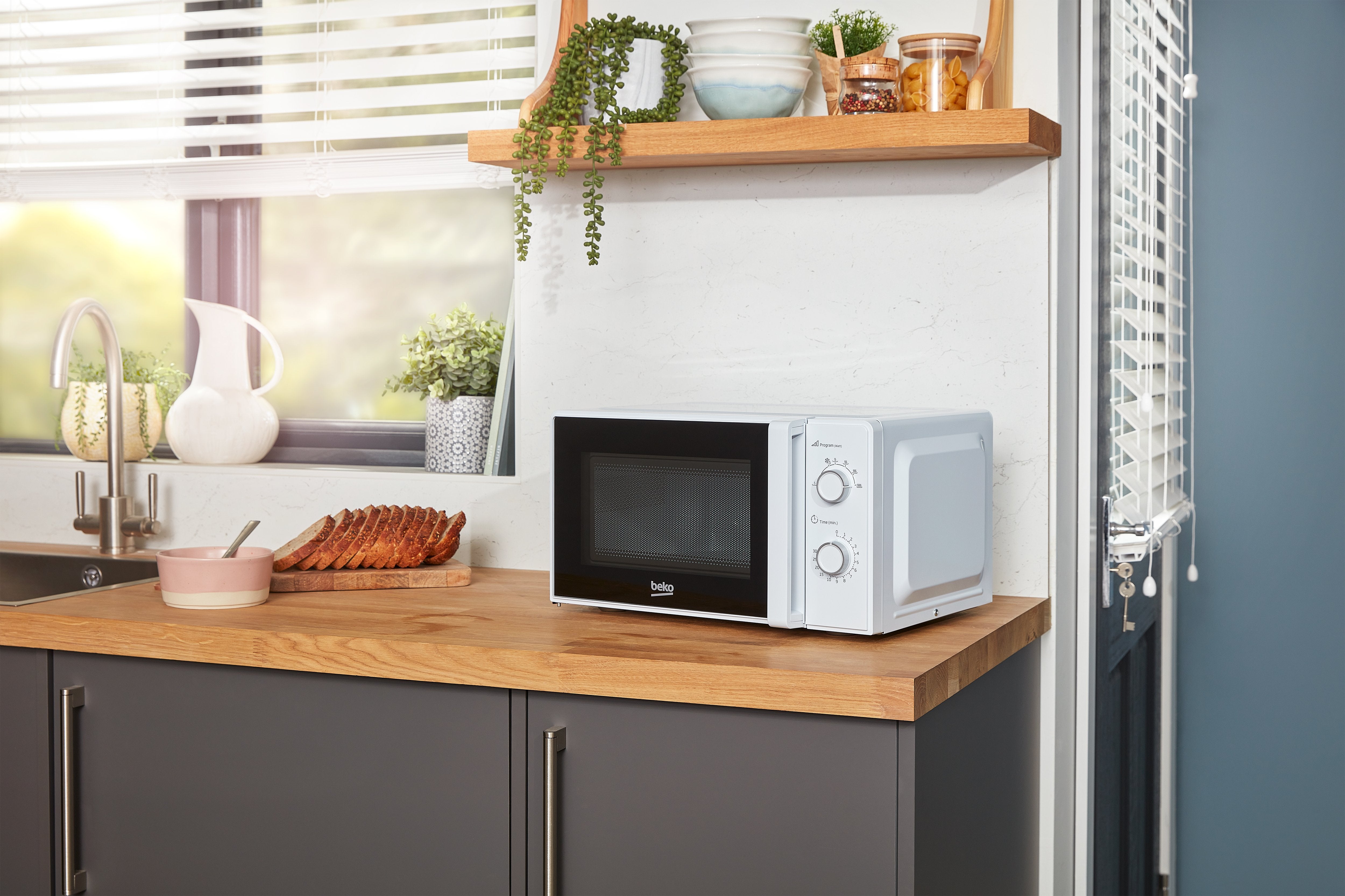 EAN 8690842449055 - Beko MOC20100WFB microondas Blanco Solo microondas Encimera 20 L 700 W imagen 6