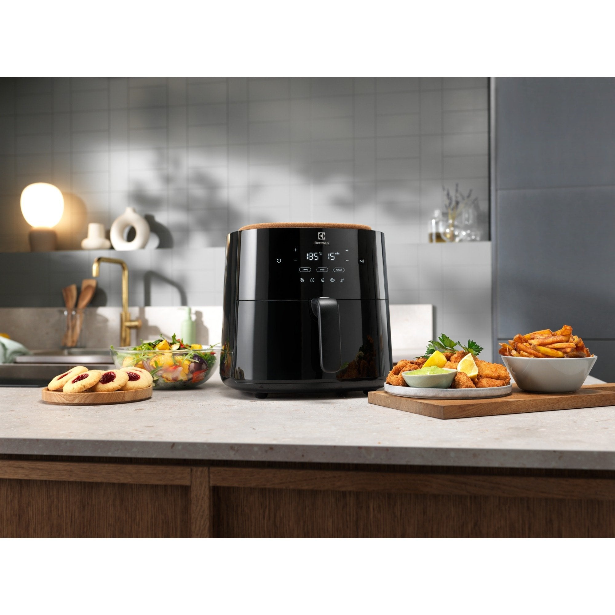 EAN 7333394032580 - Electrolux EAF5B Sencillo 5 L Independiente 1500 W Freidora de aire caliente Negro imagen 10