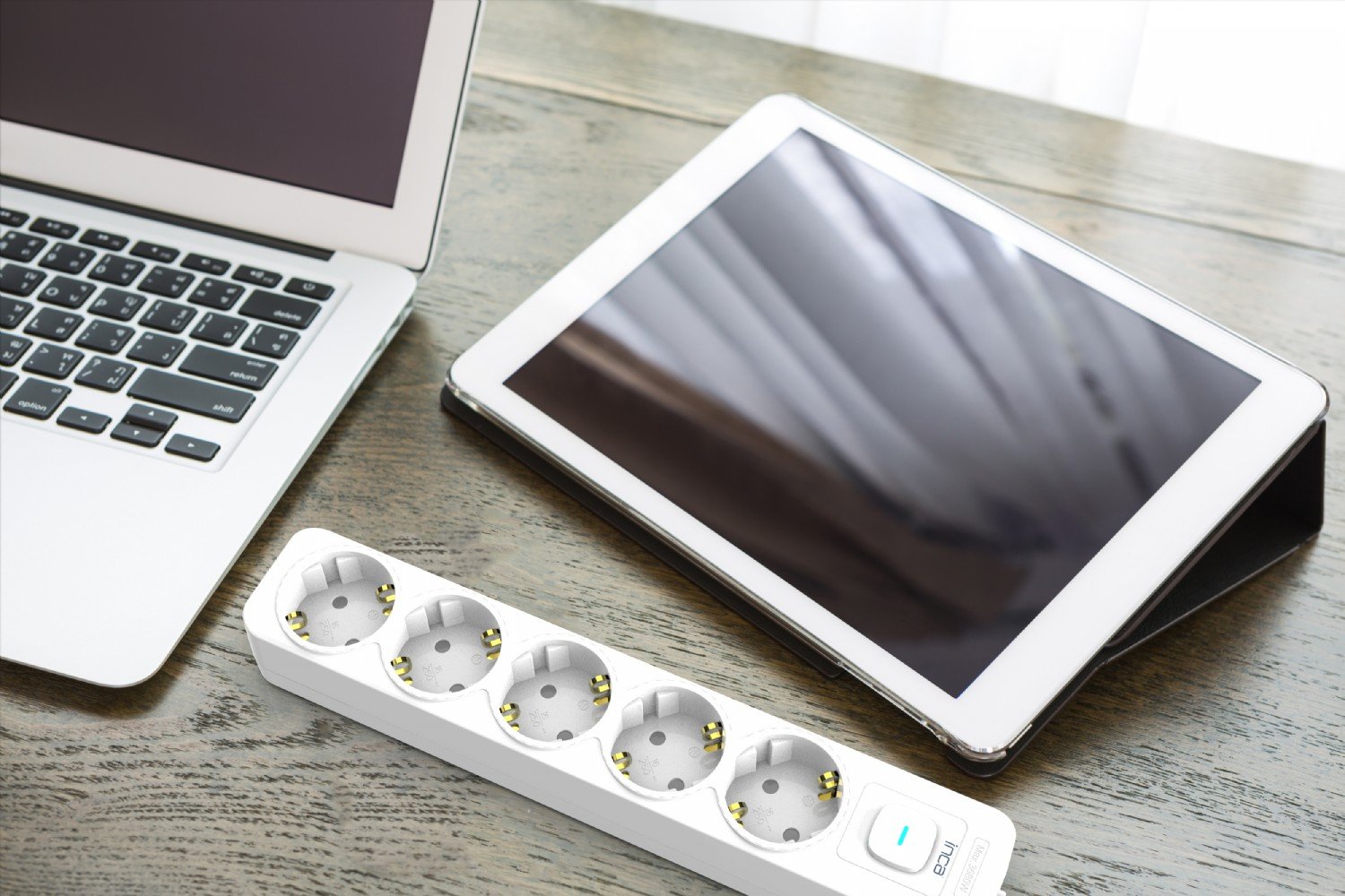 Regleta Inca Ipw-44gb  Blanco 5 Salidas Ac 230 V 1,5 M