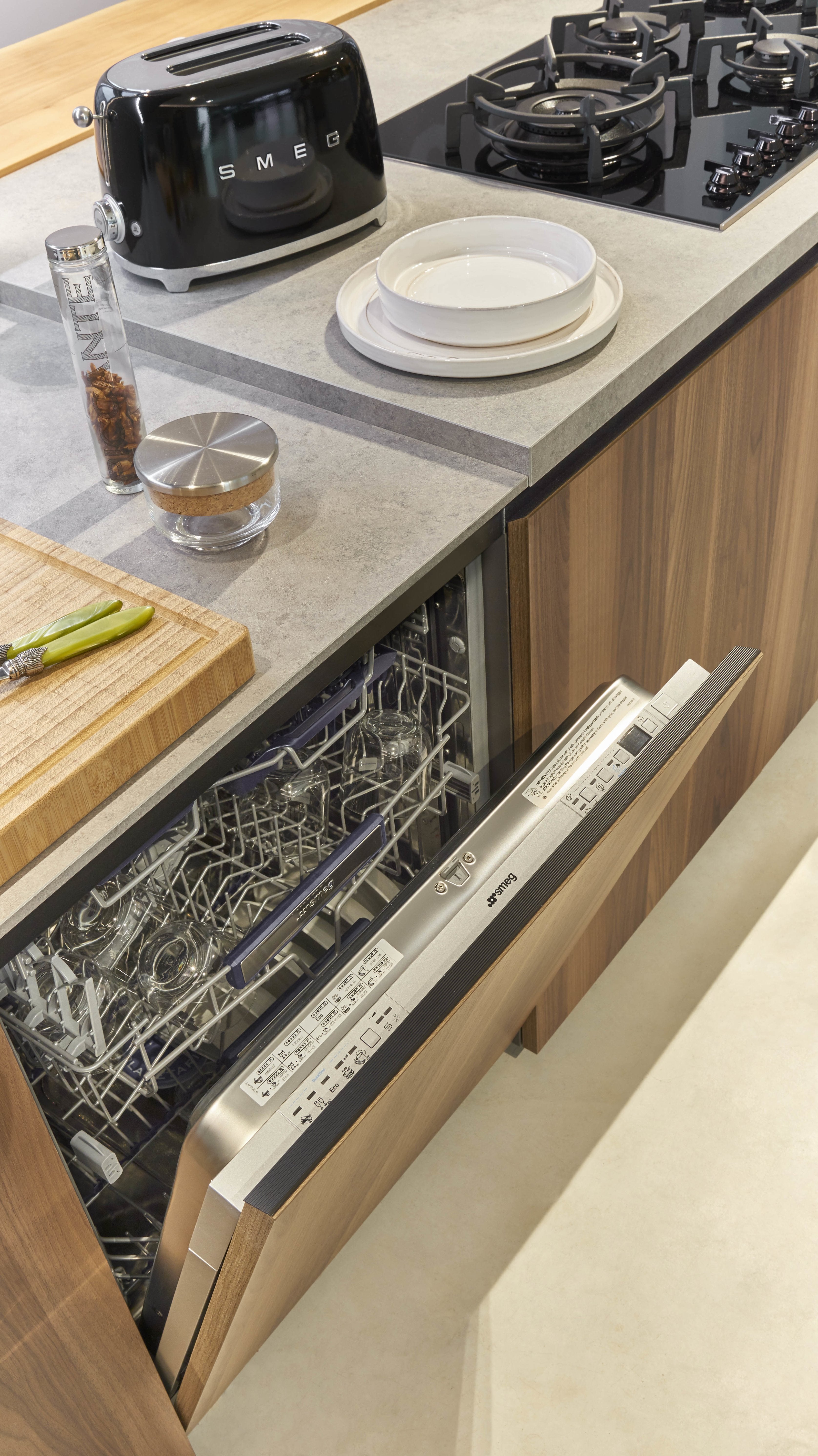 EAN 8017709187002 - Smeg TSF01BLEU tostadora 6 2 rebanada(s) 950 W Negro imagen 17