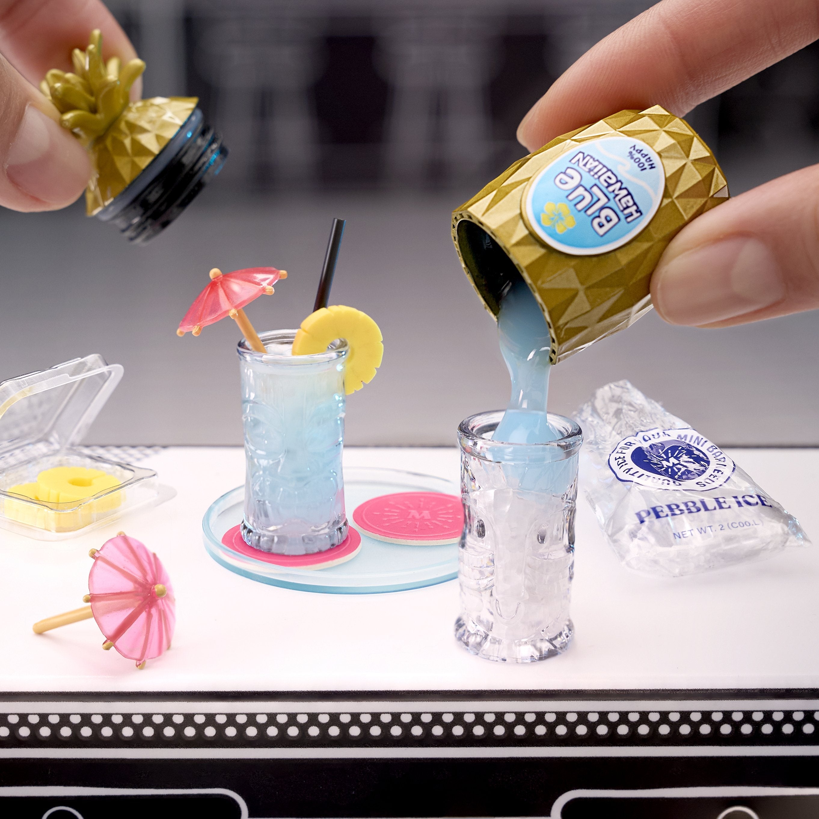 Mga Entertainment Mga'S Miniverso Make It Mini Happy Hour Mini Collectibles, Artesan Artículos Ordenados 513841-Euc