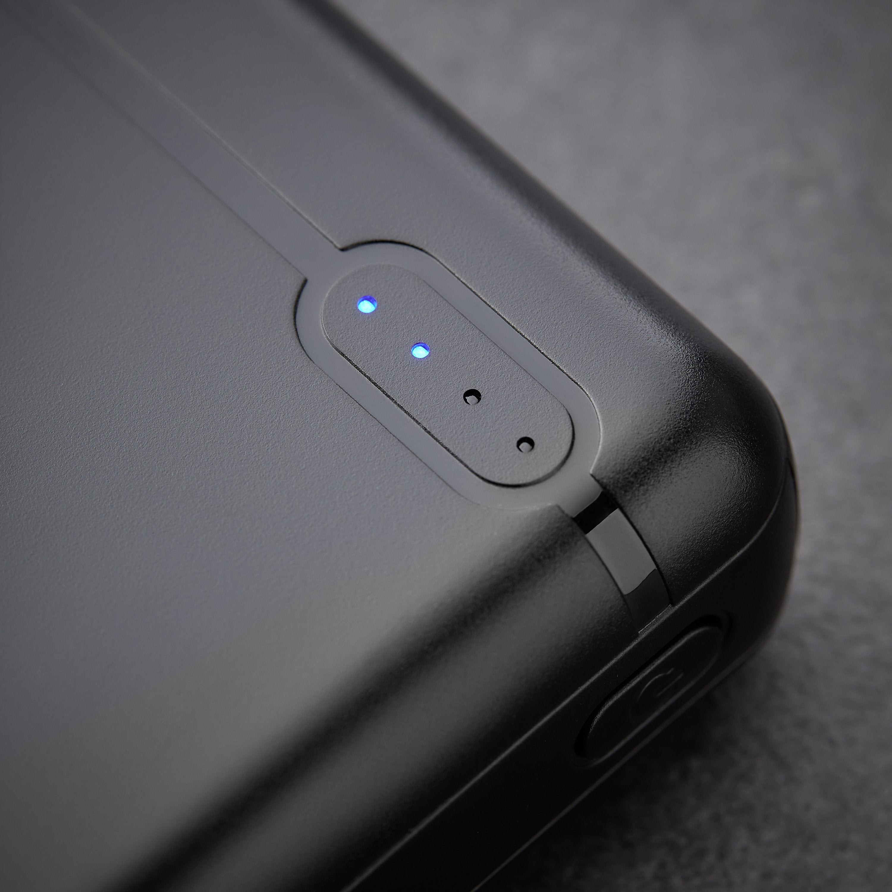 EAN 4034303028375 - Intenso XS10000 Polímero de litio 10000 mAh Negro imagen 10