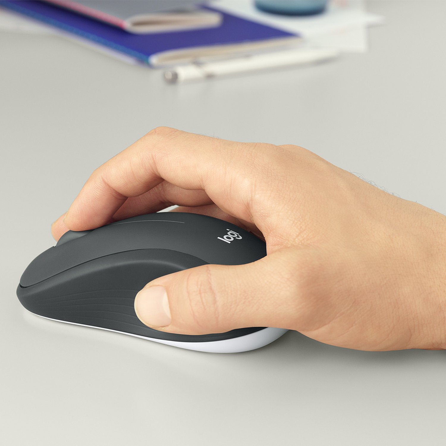 EAN 5099206077393 - Logitech 920-008677 teclado Ratón incluido Universal USB QWERTZ Suizo Negro, Blanco imagen 3