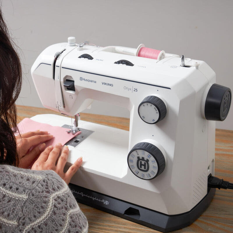 Máquina De Coser Husqvarna Onyx 25