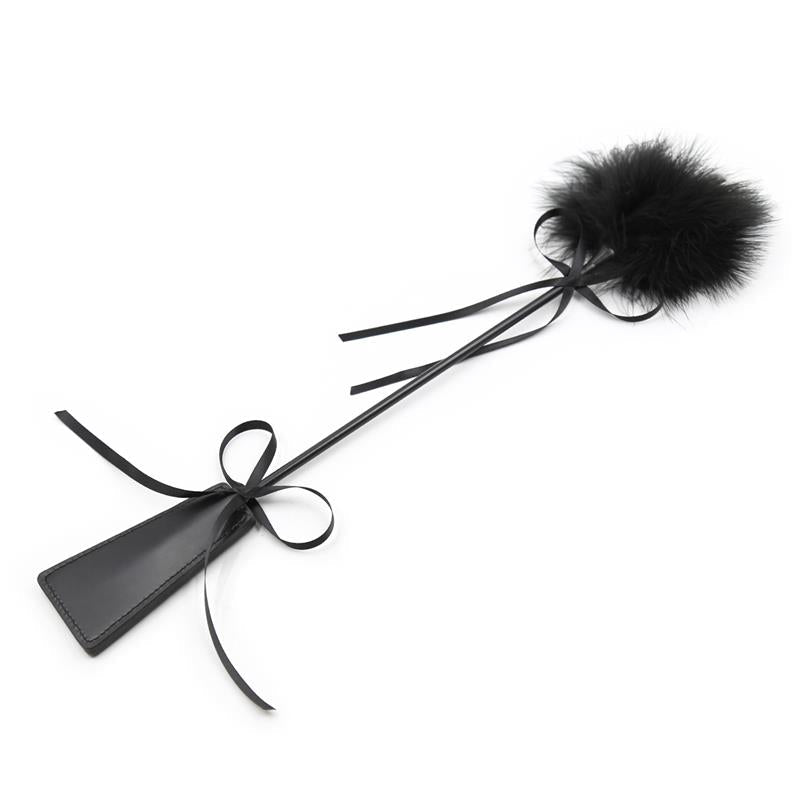 Plumas Estimuladoras Y Fusta 2 En 1 Negro