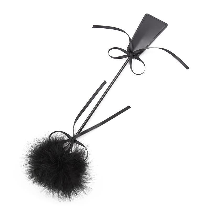 Plumas Estimuladoras Y Fusta 2 En 1 Negro